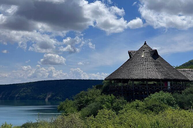 5-Hour Private Guided Tour in Lake Chala with Lunch - Lake Chala: volcanic depth, rare species, and border-bending geography