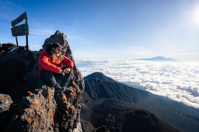 6-Day Mount Meru Climb through Momella Route Guided Tour - Day 4: Midnight summit push to Socialist Peak (4,562 m) from Rhino and Cobra Points
