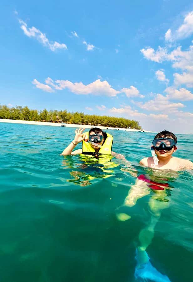 DAR ES SALAAM: MBUDYA ISLAND SNORKELING TOUR & BEACH VIBES - Reef snorkeling in the Dar es Salaam Marine Reserve: what you’re likely to see
