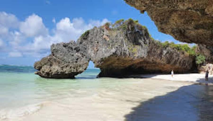 Day trip to the Rock Restaurant & relax on mtende beach - Food Plans: Seafood at The Rock and How to Avoid Budget Surprises