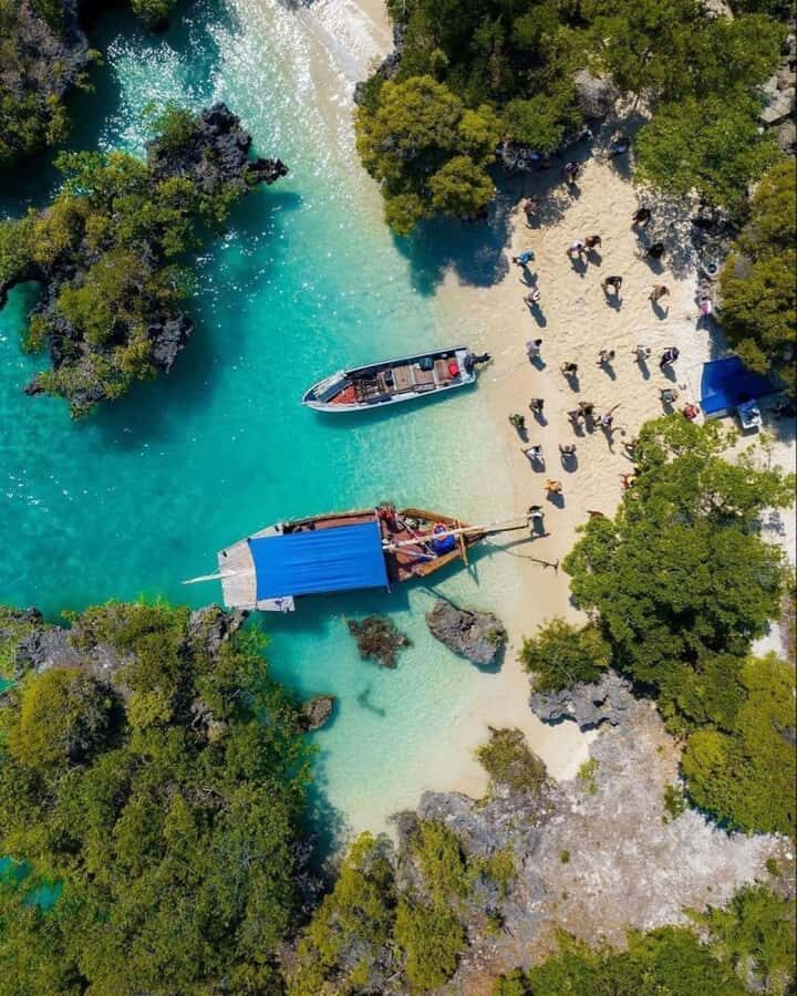 From Nungwi: Safari Blue Snorkeling Tour with Lunch - From Nungwi to Fumba: how the morning really starts