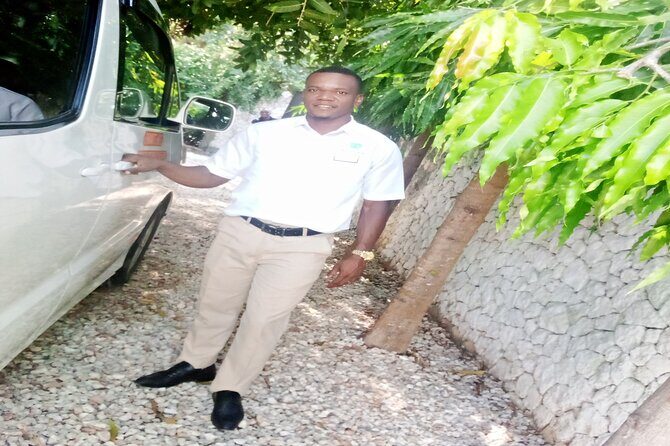 Luxury Tax from airport to hotel or hotel to airport. - Zanzibar airport-to-hotel transfer, done like a friend would set it up