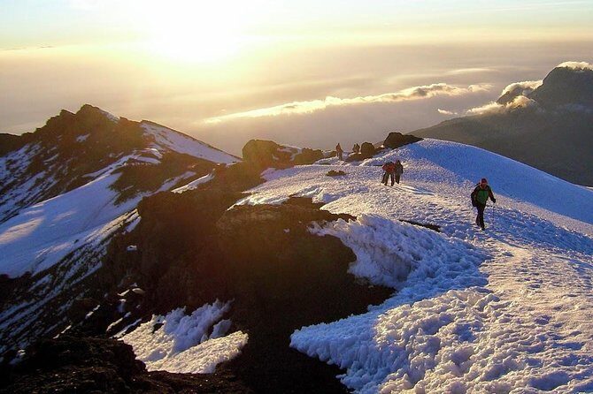 Mount Kilimanjaro 6 days - Machame route - Day 3: Shira Plateau toward Lava Tower (Shark’s Tooth) and down to Barranco