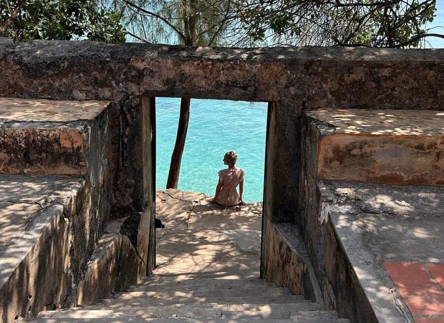 Prison Island, Sea Turtles, Rock Restaurant & Relax in Beach - What to bring (and what to wear) for tortoises, turtles, and ocean rock photos