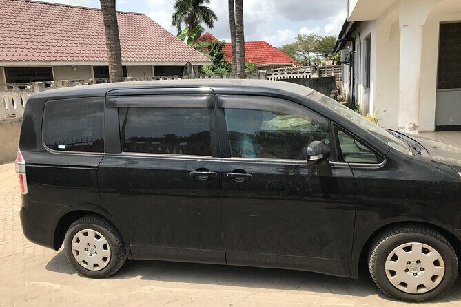 Private Kilimanjaro Airport Transfer to or from Tanzania - Meeting Your Driver After Customs: The Arrival-Lobby Advantage