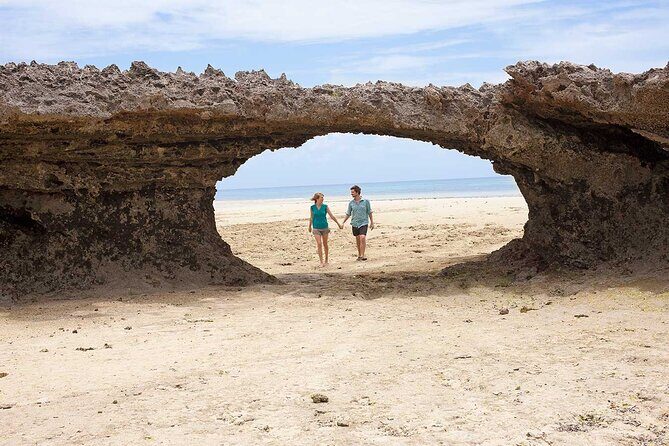Safari Blue Private Full-Day Tour - Lunch on sand: barbecued fish, rice, and steady drinks