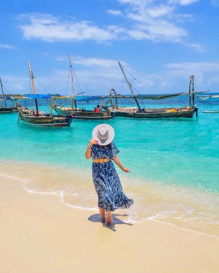 SAFARI BLUE ZANZIBAR : PRIVATE TRIP - The dhow ride itself: part transport, part attraction