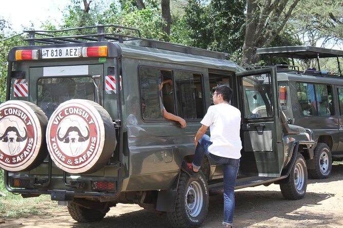 Serengeti Day Trip Tour from Mwanza - Ndabaka Gate and the first game drive: Turning paperwork into wildlife time