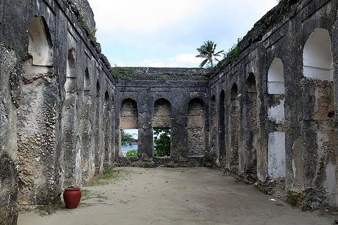 Stone Town and Prison Island Tour (Full Day) - Prison Island by Boat: How the Day Shifts