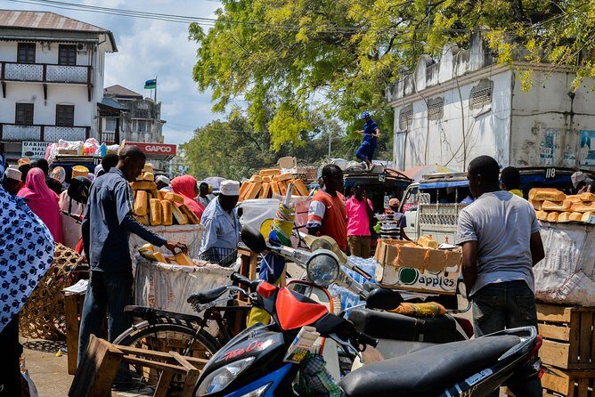 Stone Town Foodie Walk - The market stop and seasonal fruit: where the story becomes real