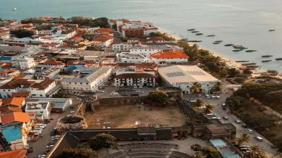 Stone Town Private Guided Walking Tour - Forodhani Gardens: the calm start point and the human scale