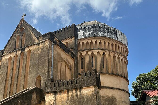 Stone Town Walking Tour - Stop 3: Darajani Bazaar and the fish-and-spice market atmosphere