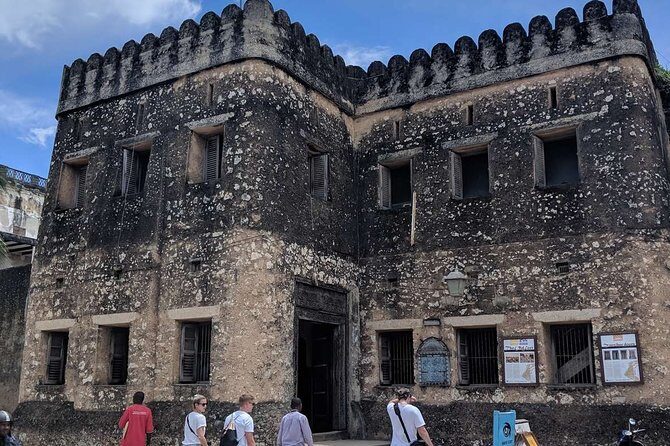 Stone Town walking tour, shopping, history and culture - House of Wonders (Beit-el-Ajaib): Architecture That Explains Itself