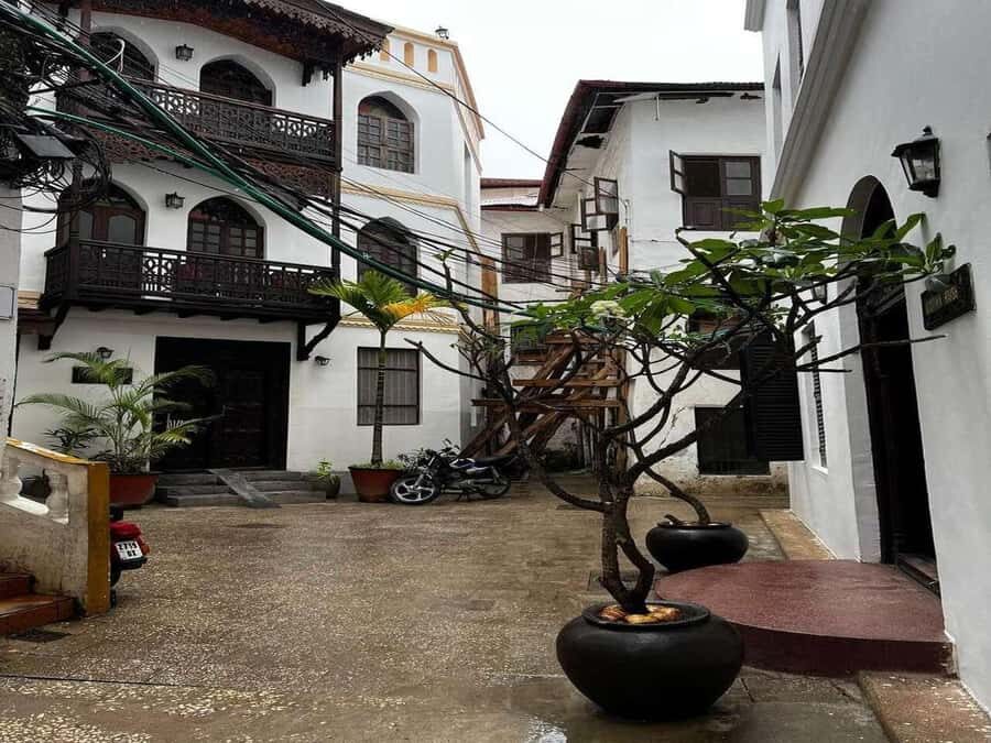 Stone Town Walking Tour with Female Guides - Freddie Mercury Childhood Home: A Photo Stop With Real Personality