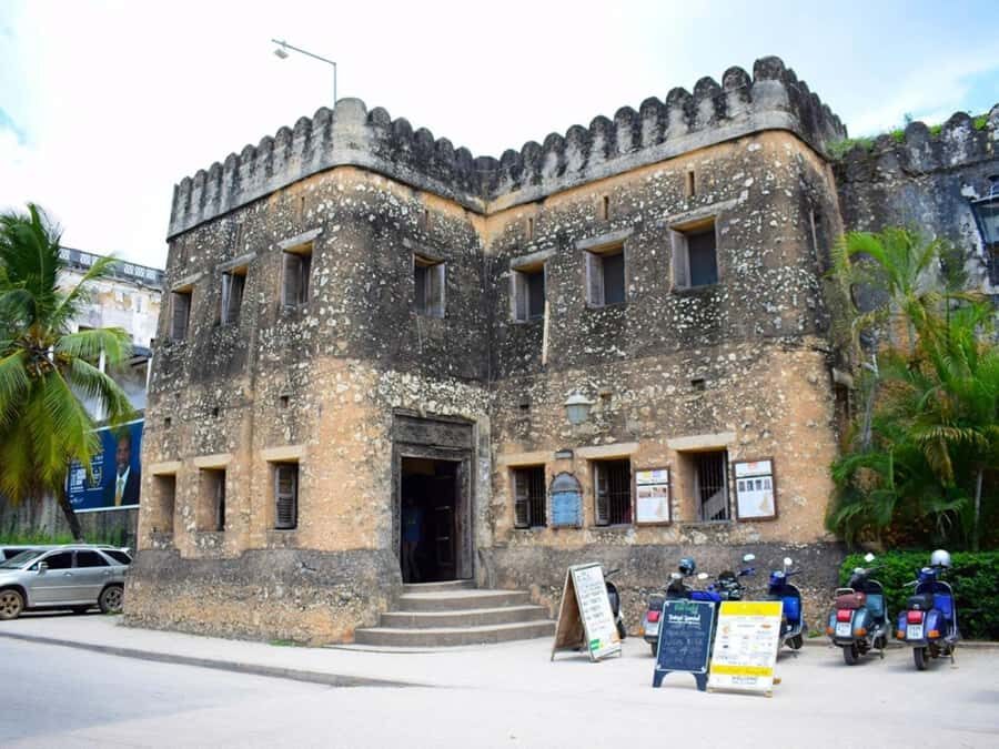 Zanziba: Private Nakupenda Sandbank, Stone Town+Lunch+Pickup - Private Tour Logistics: Pickup Options and How the Day Flows