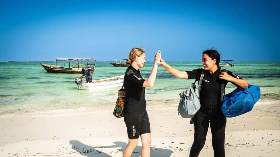 Zanzibar : 3-Day PADI Open Water Scuba Diving Adventure - Day 1 classroom theory (09:00–16:00): where confidence starts