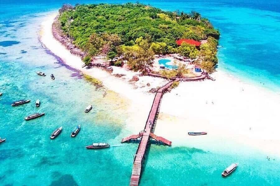Zanzibar: Combo Zanzi Prison & Nakopenda Island & Stone town - Seafood lunch on the sand: what you get and how to avoid a rush