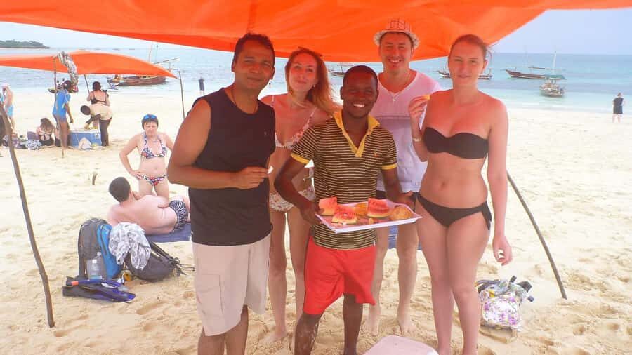 Zanzibar: Nakupenda Sandbank and Prison Island Tour & Lunch - Prison Island: old cells, real wildlife, and a simple tour route