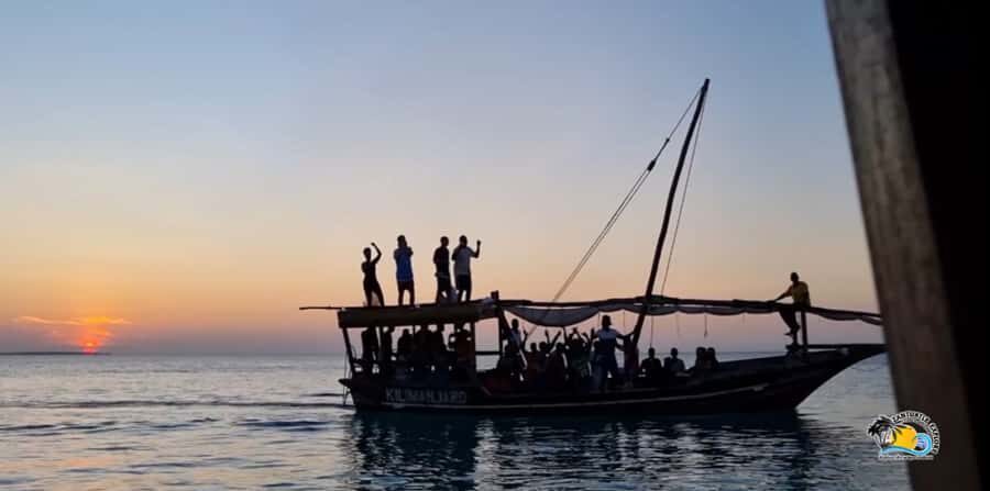 Zanzibar: Nungwi/Kendwa Beach Sunset Dhow Cruise with Fruits - The Swim Stop and Starfish: How to Make It Work