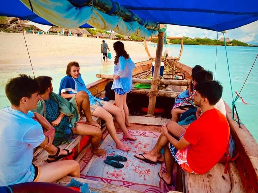 Zanzibar: Safari blue tour - White sandbank time and snorkeling where colored fish show up