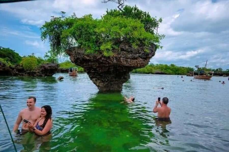 Zanzibar: Safari blue tour - Blue Lagoon natural swimming pool: the payoff, but check water timing