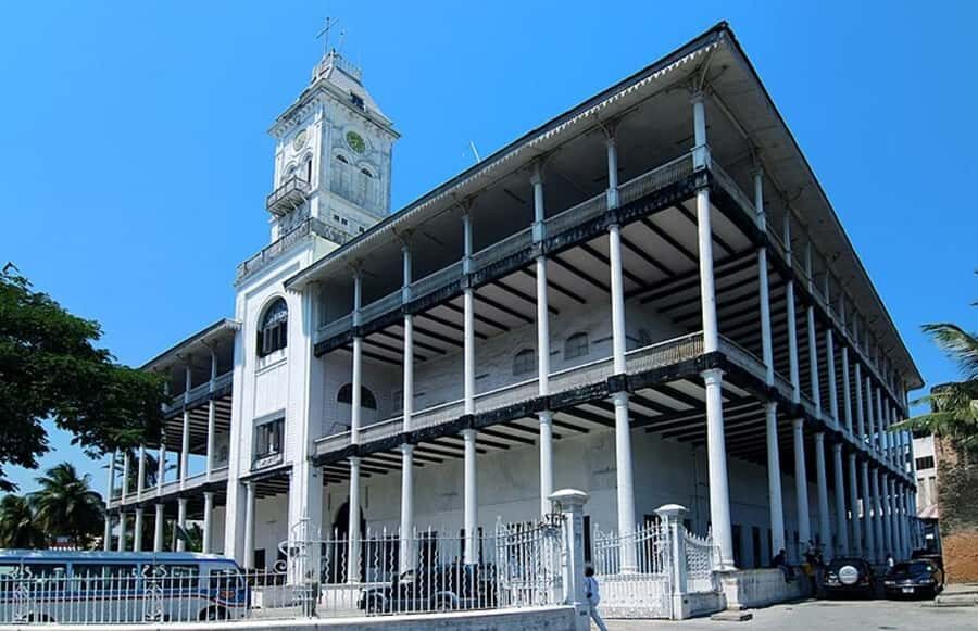 Zanzibar: Stone Town Walking Tour With Hotel Pickup - Old Fort: quick entry, strong payoff for architecture and power